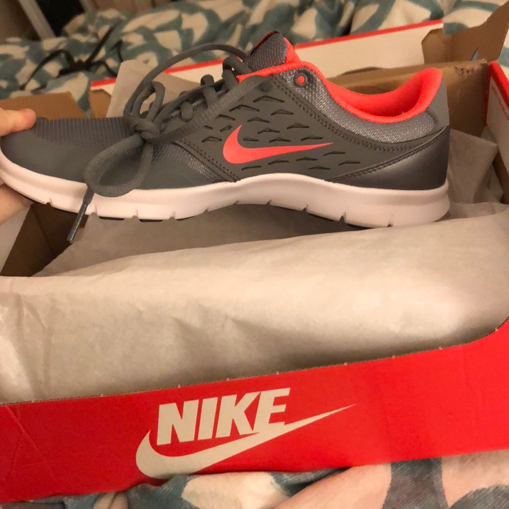 Brand new nike tennis shoes!